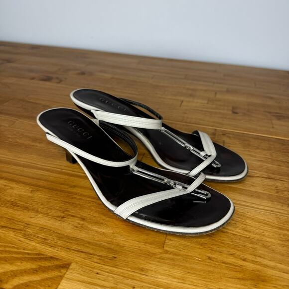 Gucci Shoes - GUCCI White Leather Silver Chain Kitten Heel Open Toe Sandals Size 7.5